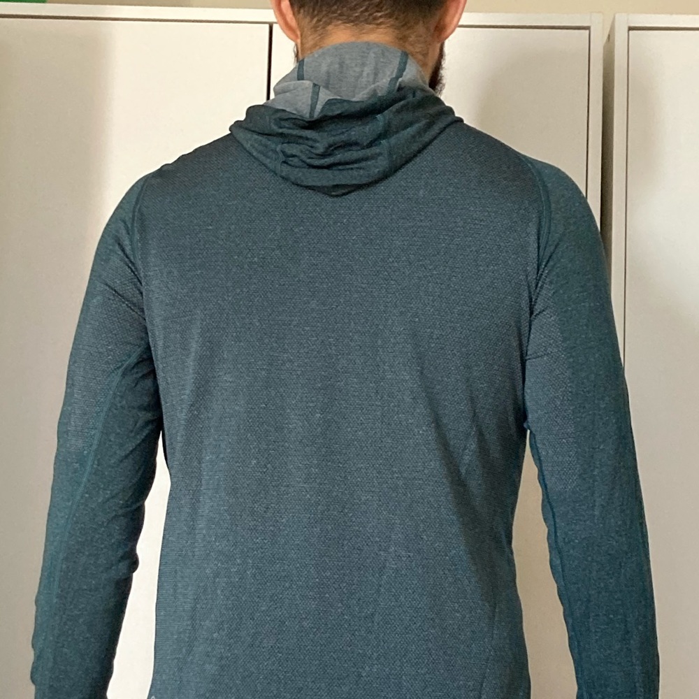 Men’s lulu lemon long thin hooded tee